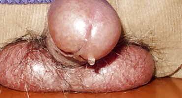 ടാറ്റൂ പുരുഷ വിരിച്ചു കാമുകി വേണ്ടി