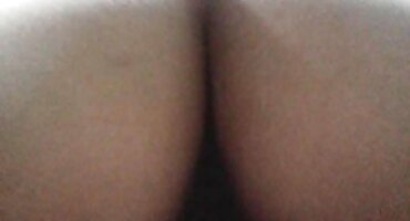 സുന്ദരിയായ പെൺകുട്ടി ലിംഗം മുലയൂട്ടുകയും കം ആസ്വദിക്കുകയും ചെയ്യുന്നു