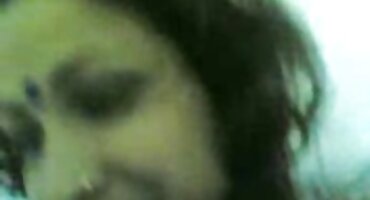 പരിചയസമ്പന്നരായ ദമ്പതികൾ കിടക്ക ലൈംഗിക കളിപ്പാട്ടങ്ങൾ ഉപയോഗിക്കുന്നു