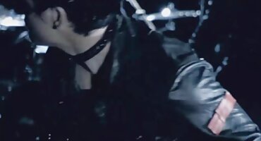 വിശാലമായ വായിൽ റെഡ്ഹെഡ് ചക്ക്