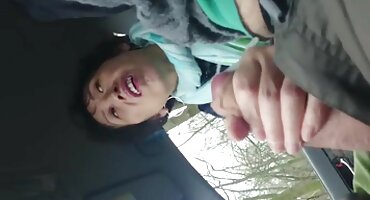 തന്റെ വായിൽ ഒരു കോഴി എടുക്കാൻ ബോധ്യപ്പെടുത്തി അച്യുതാനന്ദൻ