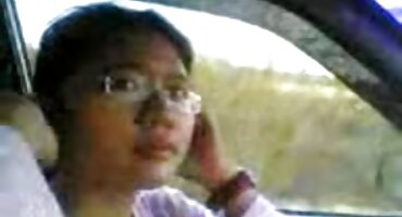 രണ്ട് കാമുകിമാർ ഒരു വലിയ കുക്കൻ ആസ്വദിക്കുന്നു