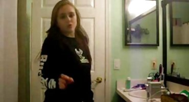 Gorgeous blonde നടപ്പിലാക്കിയ close-up getting off