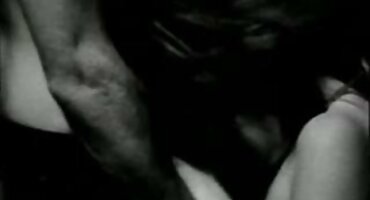 വേശ്യാവൃത്തി അവളുടെ കാമുകൻ ആഴമുള്ള തൊണ്ട നൽകുന്നു