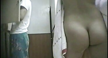 ഒരു ചാപ് യോഗ്യനായ കുളത്തിൽ മുലയൂട്ടുന്ന