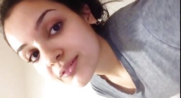 അസംതൃപ്തനായ മനുഷ്യൻ ഭാര്യ ഫക്ക് നോക്കുന്നു