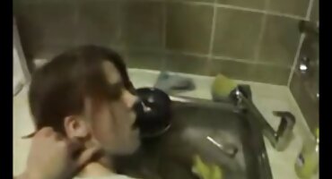 എ-ഹോളിൽ പോർക്കിംഗ്, തുടർന്ന് സ്ത്രീയുടെ ഹൃദയത്തിൽ കം