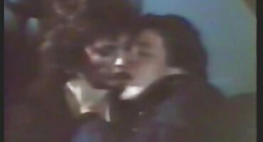 കട്ടിയുള്ള കുണ്ണയിൽ ആഴത്തിലുള്ള കഴുത