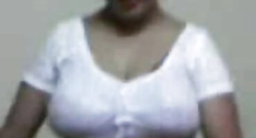 ചുവന്ന മുടിയുള്ള ഭ്രാന്തൻ ചിക്ക് വായിൽ എടുക്കുന്നു