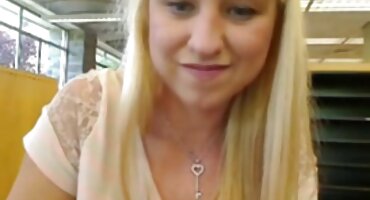 ദ്വാരം നിന്ന് എബണി വായിൽ തിരഞ്ഞെടുത്തു