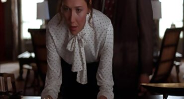 കിടക്കയിൽ ഡീപ് ത്രോട്ട് ഉപയോഗിച്ച് ഹാഹൽ ബോളിവുഡ് നൽകുന്നു