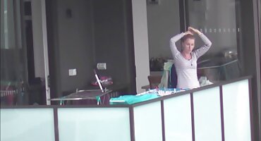 ലെസ്ബിയൻസ് പരസ്പരം ചൂടാക്കി പരസ്പരം ഒരു പേശി മുലാട്ടോ കൊടുത്തു