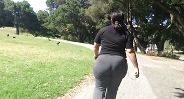 സുന്ദരിയായ പെൺകുട്ടി ഒരു അപരിചിതനുമായി ലൈംഗികബന്ധത്തിൽ ഏർപ്പെട്ടു