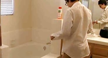 വിരൽത്തുമ്പിൽ കാമുകി അവളുടെ പുസ്സി ഇഷ്ടപ്പെടുന്നു ഒരു കാട്ടു ബസ് ലഭിക്കുന്നു