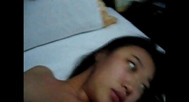 പരിചയസമ്പന്നരായ കോഴി അവൾ അവളുടെ പുസ്സി എങ്ങനെ കാണിച്ചു