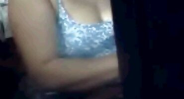 ചെറിയ കോഴി പെൺകുട്ടി നുഴഞ്ഞുകയറുന്നതിനു മുമ്പ് സക്സസ്